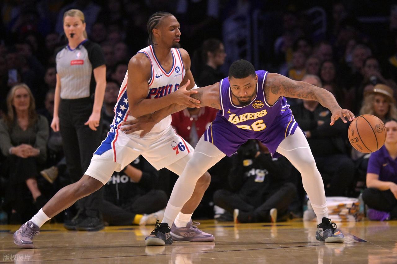 半岛体育APP-不如退役！詹姆斯太抽象！东契奇受伤，里夫斯救主，恩比德35+7+7